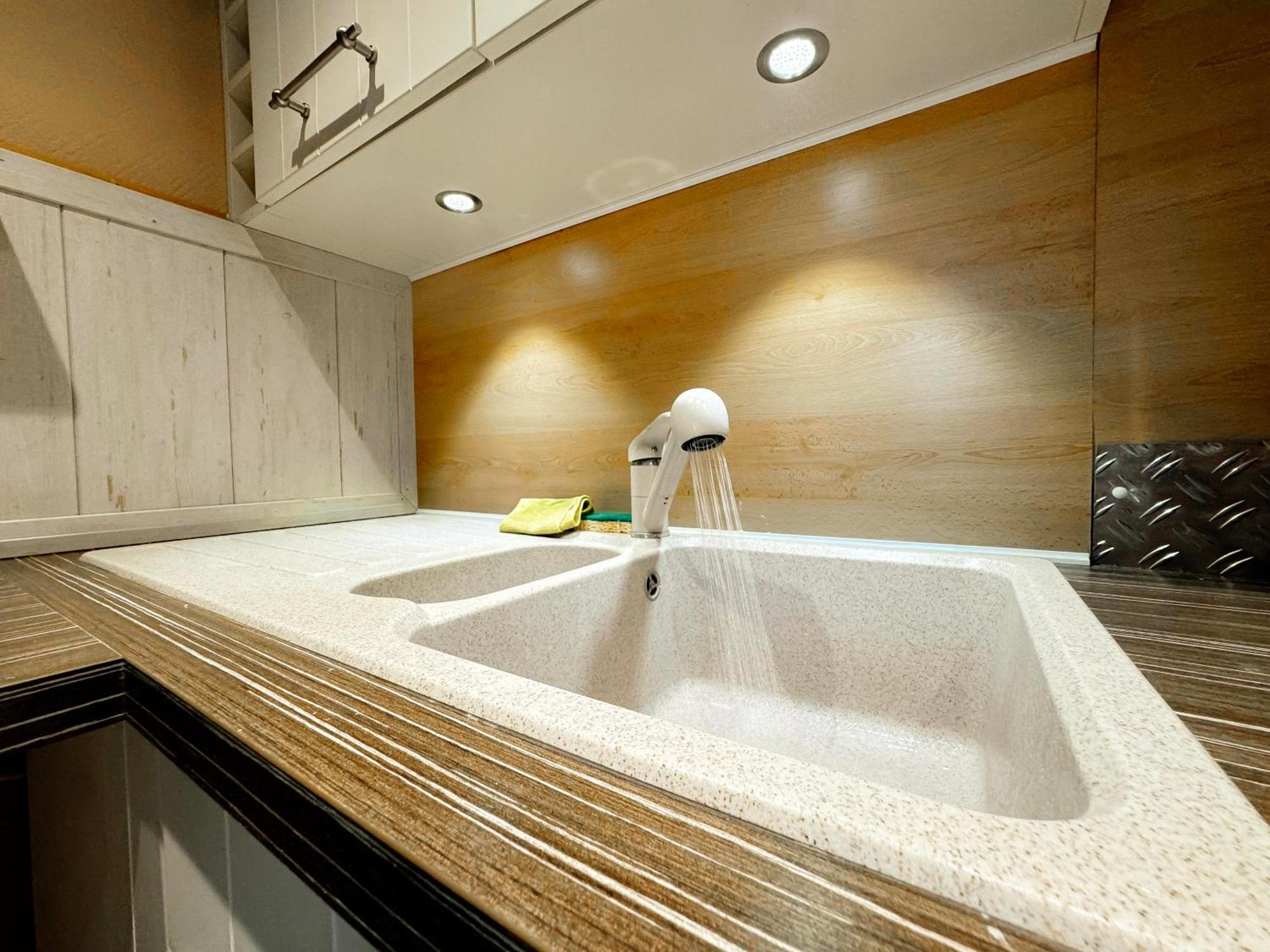 Capsule Lotus-Balneo-Sauna-Billard-Nintendo Hastiere-par-dela Exterior foto