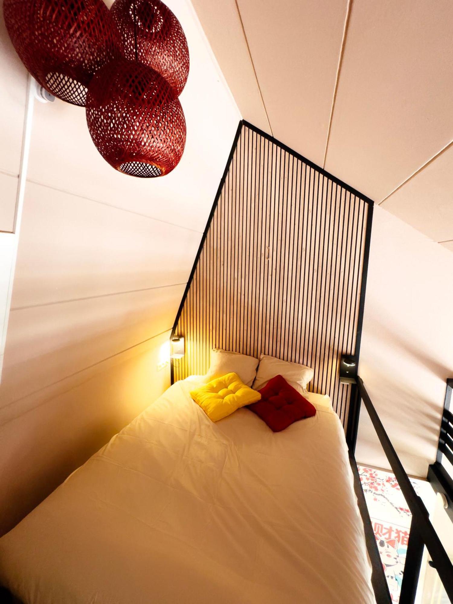 Capsule Lotus-Balneo-Sauna-Billard-Nintendo Hastiere-par-dela Exterior foto